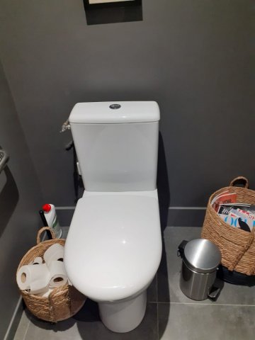 Création de toilettes PMR dans l'enseigne La Halle à Limonest