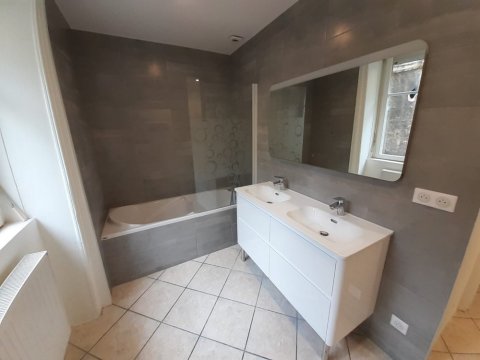 Création d'une salle de bain et d'une cuisine dans un appartement à Caluire