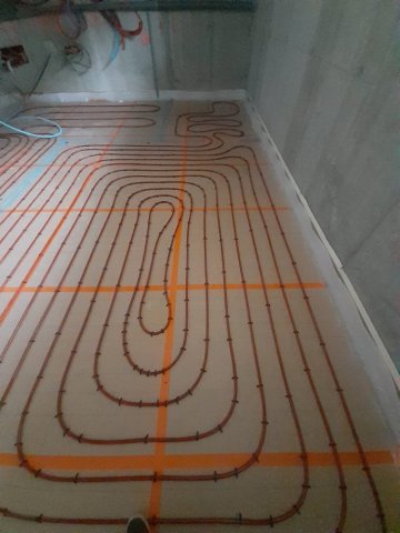 Création d'un plancher chauffant dans une maison contemporaine à Caluire 