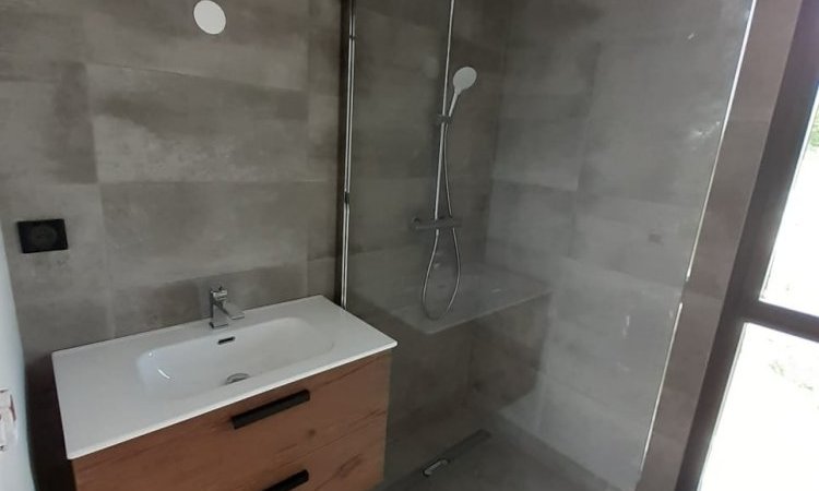 Rénovation de la salle de bain dans une maison neuve à Caluire 